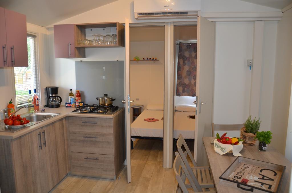 Happy Camp Mobile Homes In Camping Park Umag カリガドル エクステリア 写真